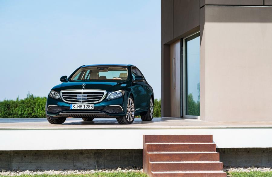  Mercedes-Benz E350e Exclusive Line 2016 года  (фото 8 из 21)